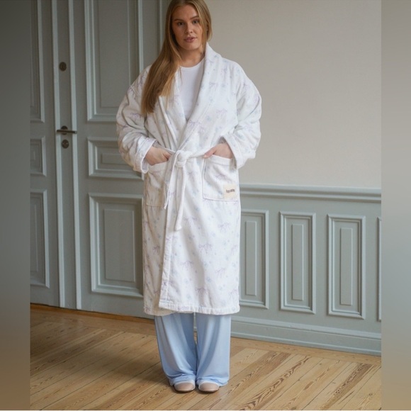 RARE Djerf Avenue Robe - Picture 15 of 15